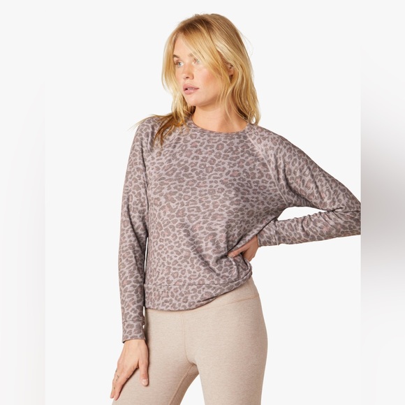 NWT Beyond Yoga Favorite Raglan Crew Pullover in Chai Cocoa Brown Leopard XS - Picture 6 of 14